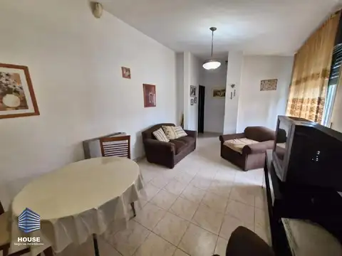 CASA DE 3 DORMITORIOS EN VENTA EN BARRIO POETA LUGONES
