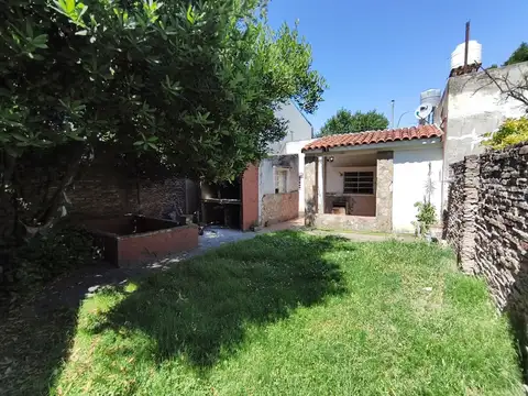 Casa con jardin 3 dormitorios en barrio bellavista Rosario