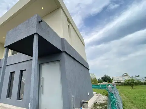 Casa en Venta en Pilar del Este - Santa Lucia, USD 199.000