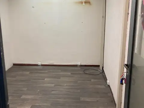 Local en Alquiler en Retiro, $ 180.000