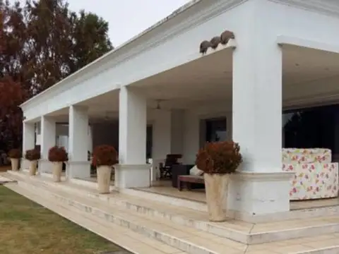 Casa 5 ambientes con 6 baños