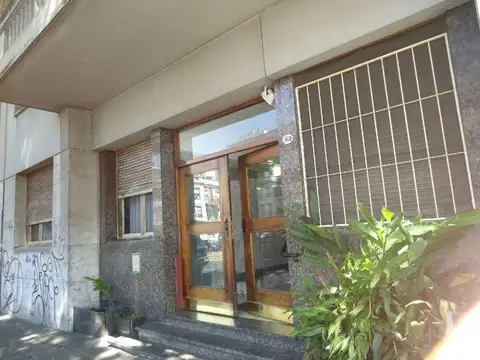 Juan B. Justo 2600. Entre Avenida Corrientes y Camargo