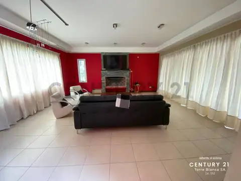 Casa 5 ambientes con 3 baños
