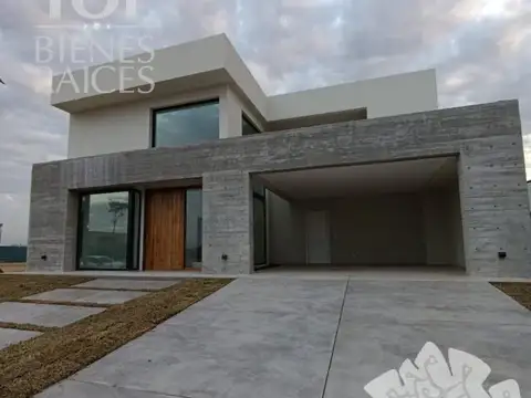 Casa 6 ambientes con 3 baños