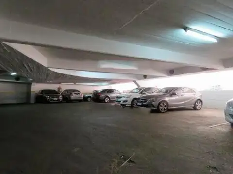 Cochera en venta - 18Mts2 - Once