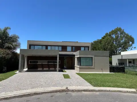 Imponente Casa en Estancia Smithfield