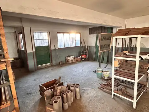 Excelente galpón de 750 m2 cub. c/ depto.de 2 amb ,patio, tza +ofic  27 m2 entrada indep.c/lav y tza