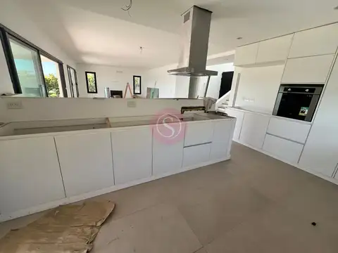 Casa en Venta en El Canton, USD 350.000