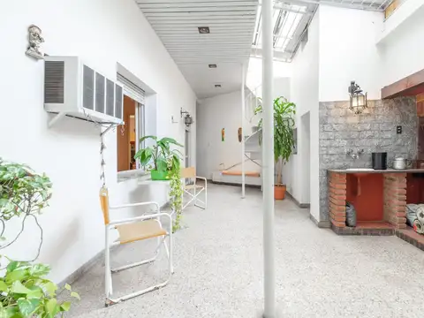 Casa 6 ambientes con 2 baños