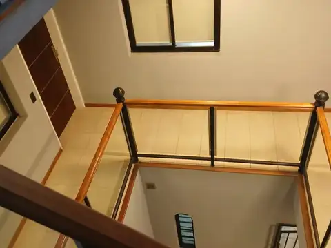 Oficina 7 ambientes con 4 baños