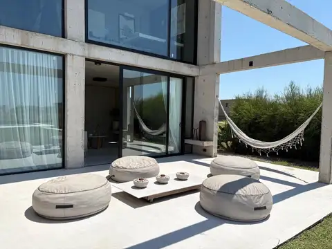 Casa en Venta con 4 cocheras