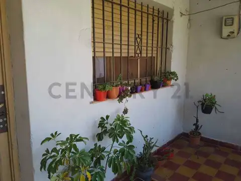 VENTA – CASA AL FRENTE A RECICLAR – GUERNICA CENTRO
