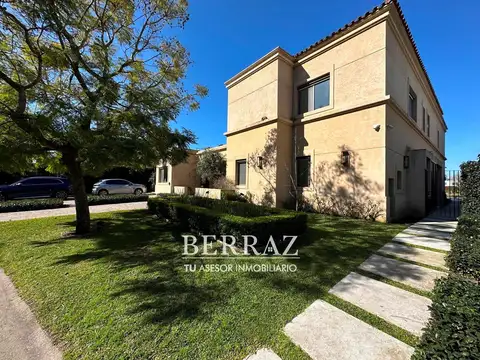 Casa venta 8 ambientes al agua en barrio La Laguna Rincón de Milberg Lote de 880 m2