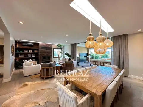 Casa en Venta con 4 cocheras