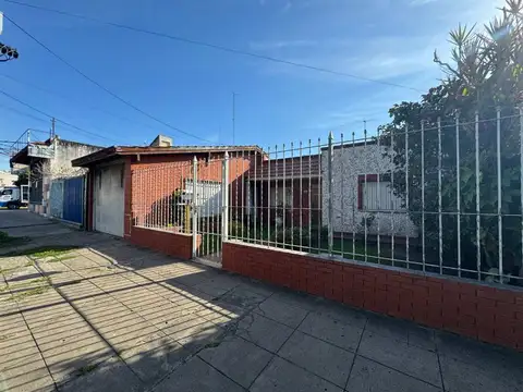 Casa en Venta en Isidro Casanova, USD 140.000