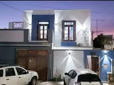 HERMOSA CASA RECICLADA CON DEPENDENCIA. IDEAL 2 FAMILIAS