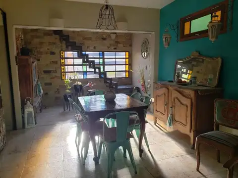 HERMOSA CASA RECICLADA CON DEPENDENCIA. IDEAL 2 FAMILIAS