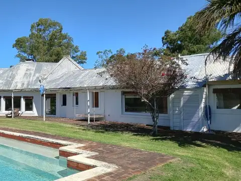 Casa 6 ambientes con 4 baños