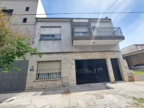 CASA 3 AMBIENTES CON GARAGE - PATIO - PARQUE - QUINCHO - COCINA/TALLER -TERRAZA -