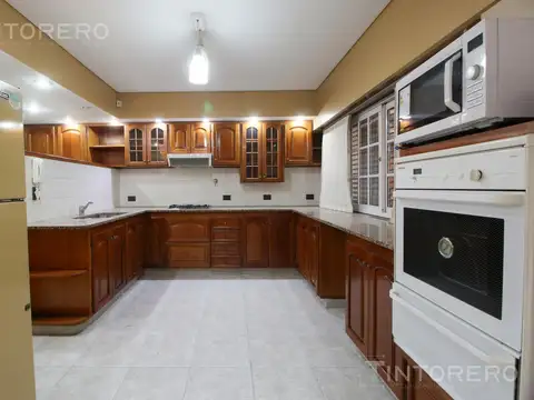 Venta Casa 4 amb c/ jardín y cochera en Castelar Norte