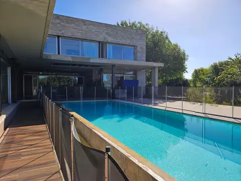 Casa en venta en Estancias del Pilar - Barrio Golf