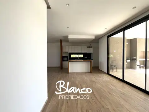 Casa en Venta en Pilar Del Este, USD 249.000