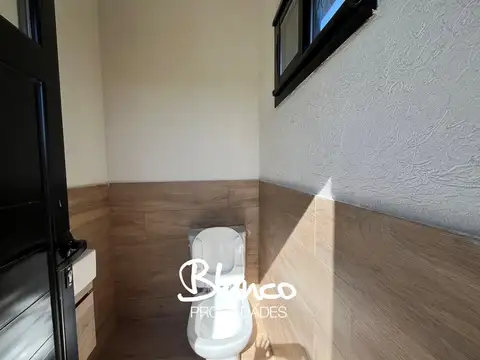 Casa 6 ambientes con 4 baños