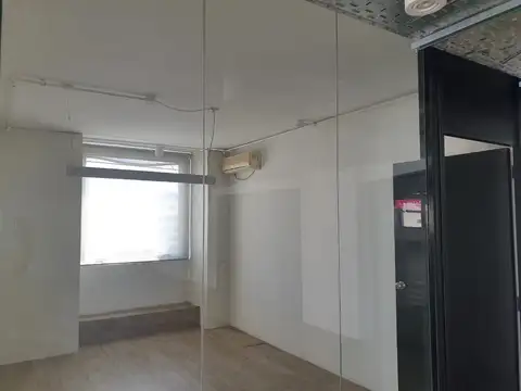 Oficina 8 ambientes con 3 baños