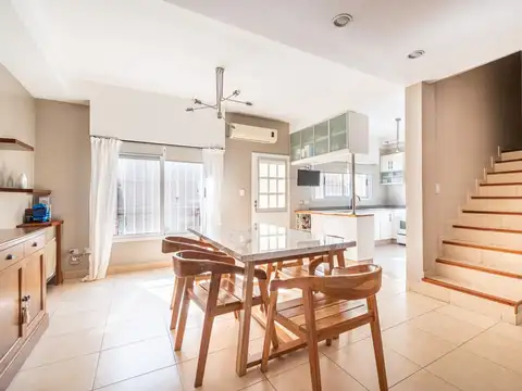 Casa 5 ambientes con 4 baños