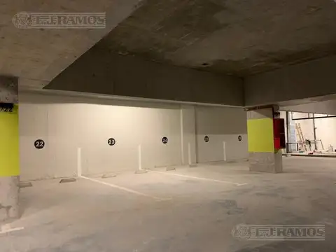 Oficina en Venta con 6 cocheras