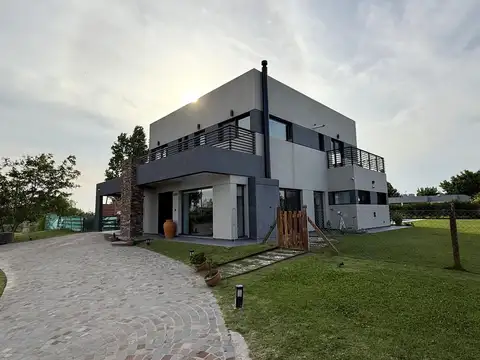 CASA SANTA RITA 5 AMB GALERIA PARRILLA PISCINA DOBLE CALDERA GRUPO ELECTROGENO DOMOTICA EXTERIOR