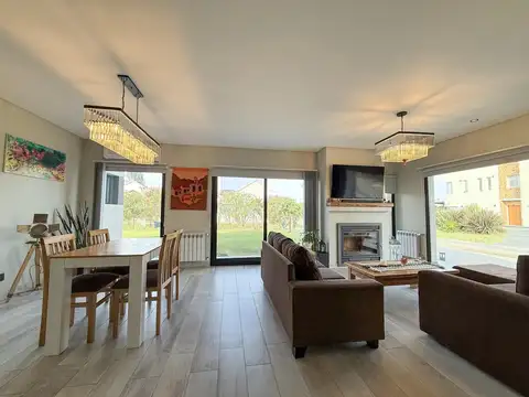 Casa 3 ambientes con 3 baños