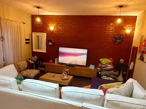 Depto Tipo Casa 4 ambientes con 2 baños
