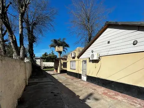 Casa en Venta con 3 cocheras