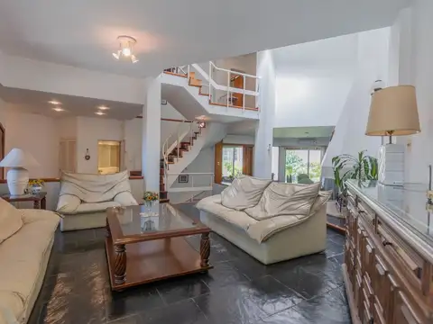 VENTA CASA EN COLEGIALES LOTE PROPIO