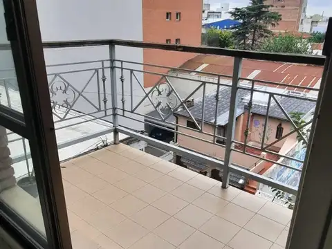 DEPARTAMENTO 2 AMBIENTES EN CASTELAR NORTE A 50 METROS DE LA ESTACIÓN