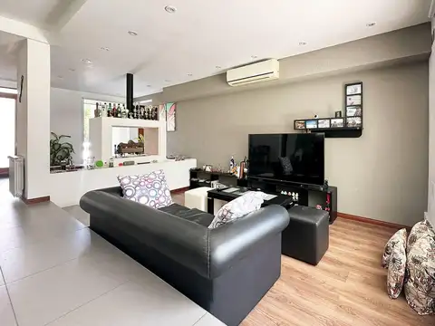 Casa en Venta con 3 cocheras