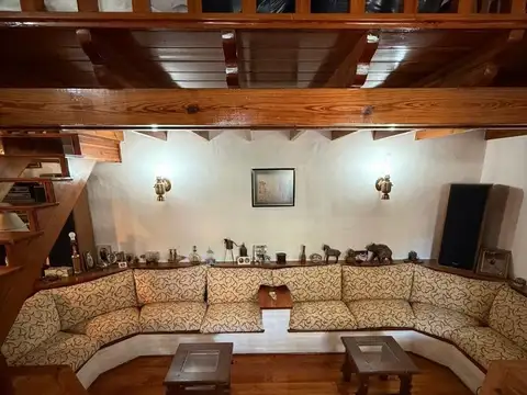 VENTA CASA 4 AMB COCHERA JARDIN Y PILETA