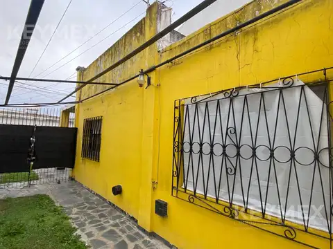 Casa 9 ambientes con 4 baños