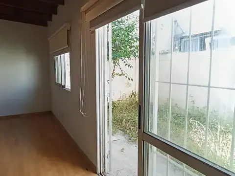 Depto Tipo Casa en Alquiler en Moreno, $ 450.000