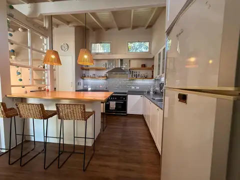 Casa 5 ambientes con 3 baños