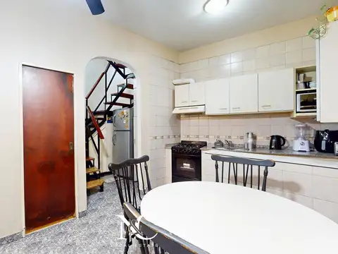 Depto Tipo Casa 5 ambientes con 2 baños