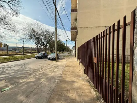 VENTA CASA 3 AMBIENTES EN CASEROS A REFACCIONAR