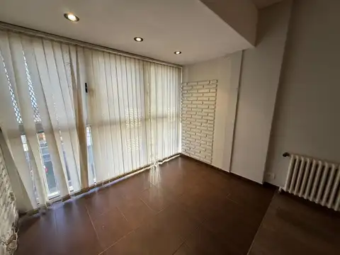 VENTA DEP. 4 AMB EN CENTRO LANUS OESTE C/LAVADERO