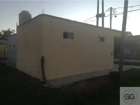 Vende/permuta 2 Dptos + Local. San Luis del Palmar, Corrientes