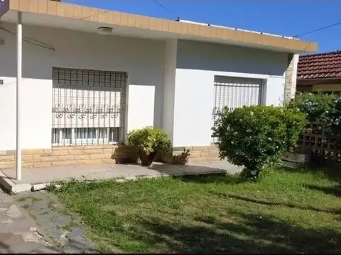 Casa 3 Ambientes con cochera