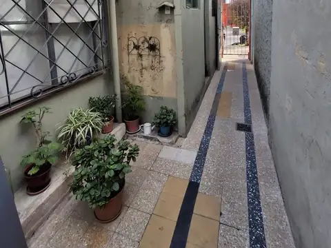 Casa 6 ambientes con 2 baños