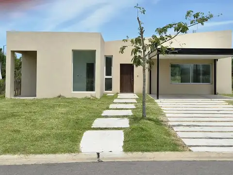 Casa 5 ambientes con 4 baños