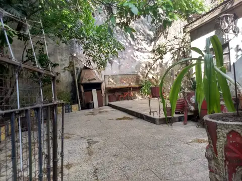 Merolla - Hermosa Casa A Reciclar En Barracas | Lote 8.70 X 42 Aprox.