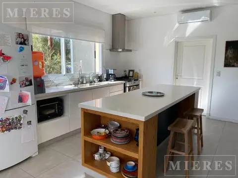 Casa 4 ambientes con 3 baños